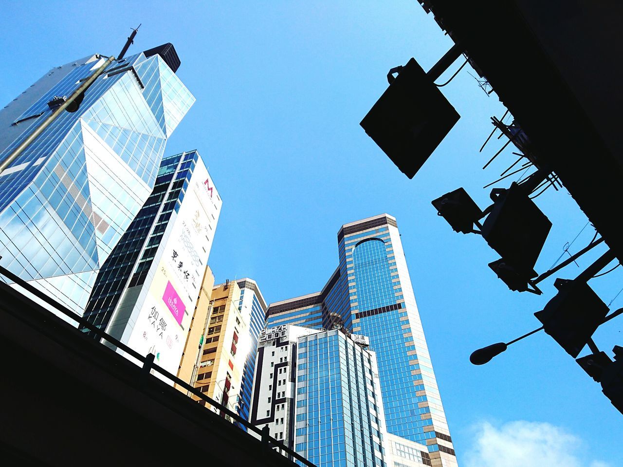 LOW ANGLE VIEW OF MODERN BUILDINGS AGAINST SKY