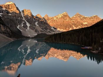 Panoramic view of lake and mountains against sky