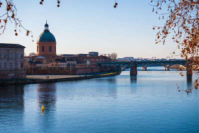 Saint pierre bridge over garonne river in toulouse city.