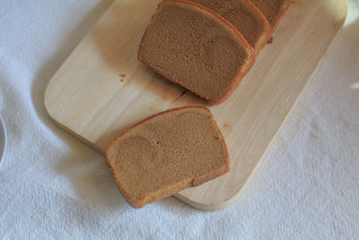 Close-up of bread on cutting board