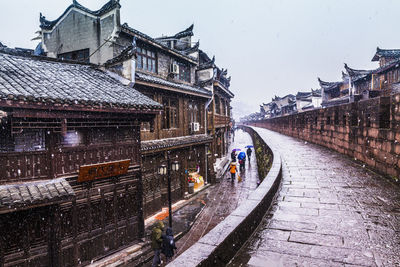 The first snow in town 