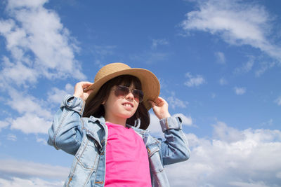 Portrait of girl with hat and sunglasses