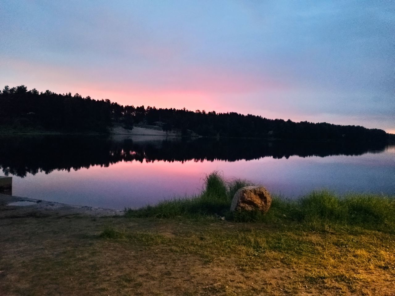 SCENIC VIEW OF LAKE BY TREES AGAINST SKY