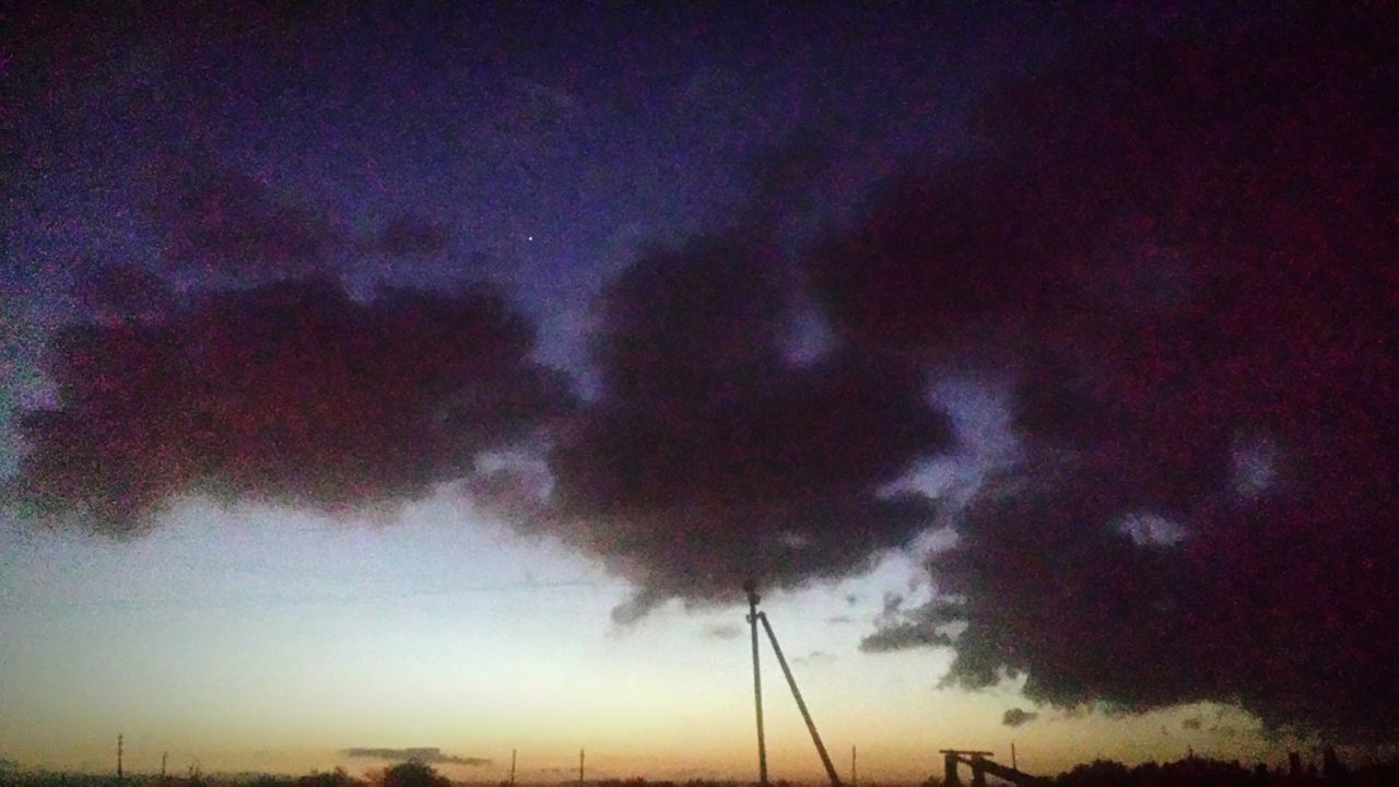 LOW ANGLE VIEW OF SILHOUETTE STREET LIGHT AGAINST SKY