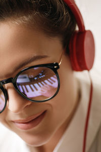 Close-up of young woman wearing sunglasses