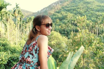 Portrait of young woman in sunglasses