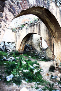 Arch bridge on wall