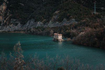 Scenic view of sea against mountain