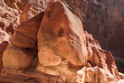 Rock formation in siq in petra 