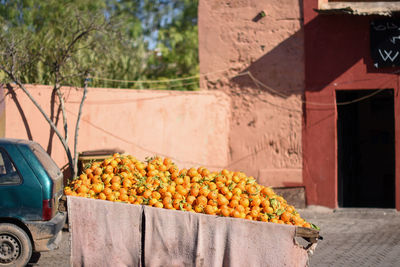 Oranges on cart 