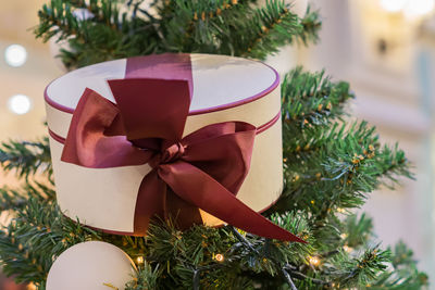 Christmas and new year holidays background. christmas tree with garland and giftbox with a bow