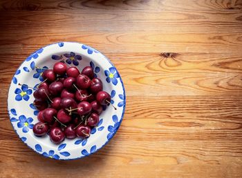 Directly above shot of fruits in plate on table