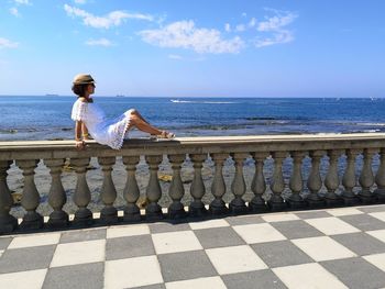 Full length of man looking at sea against sky