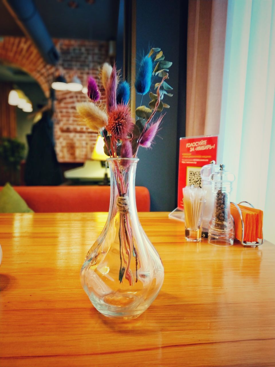 CLOSE-UP OF GLASS VASE ON TABLE