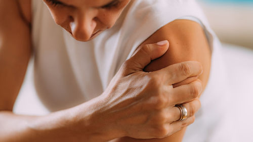 Woman with shoulder pain