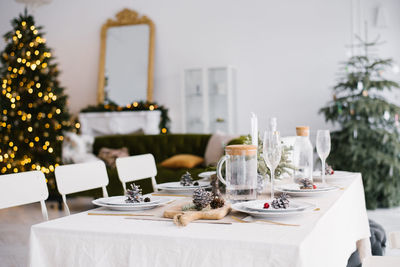 Beautiful served table with decorationsand lanterns. living room decorated with lights and christmas