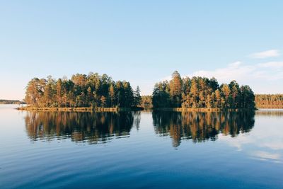 Reflection of trees in lake against sky