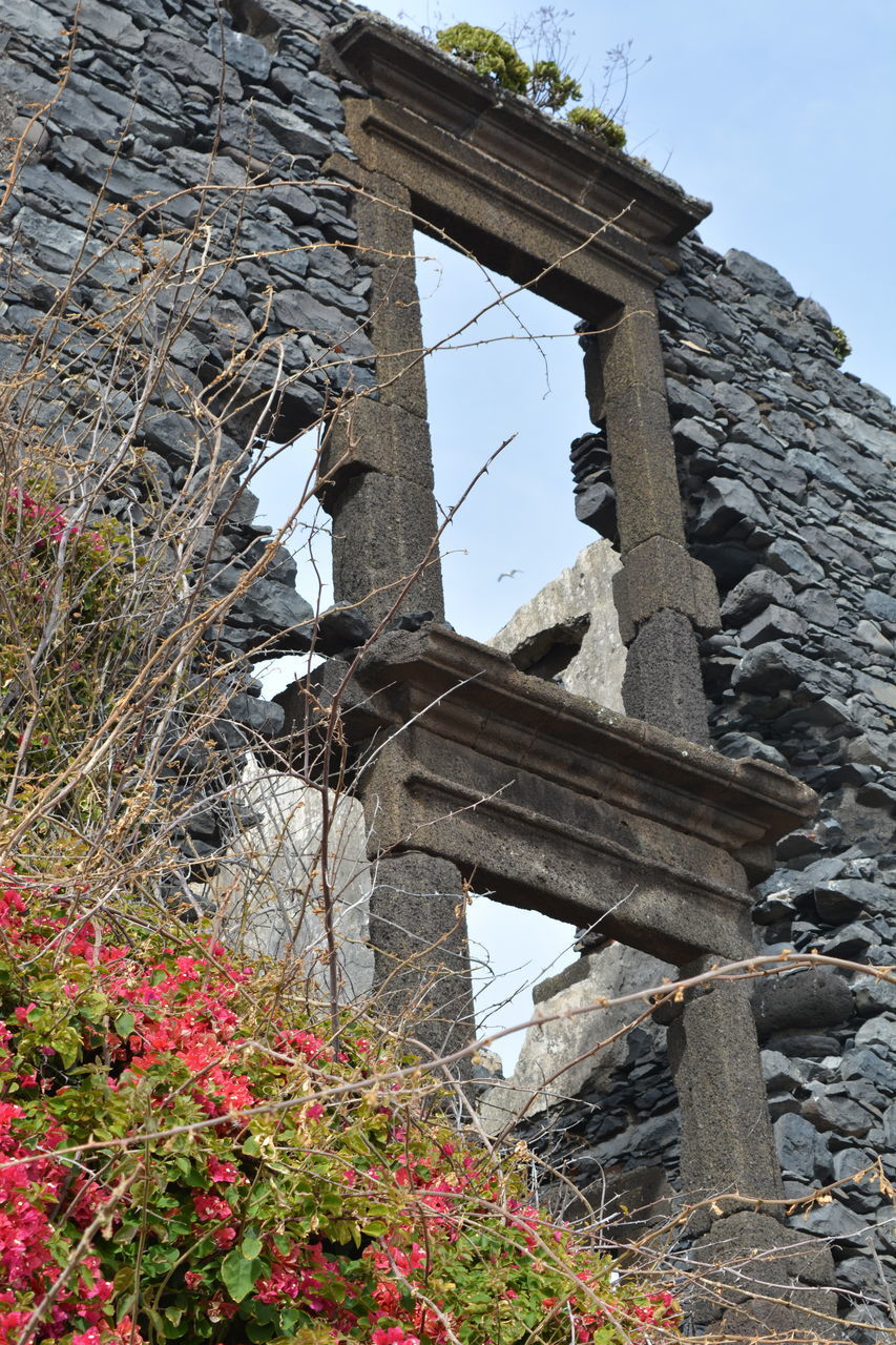 LOW ANGLE VIEW OF HISTORICAL BUILDING AGAINST SKY