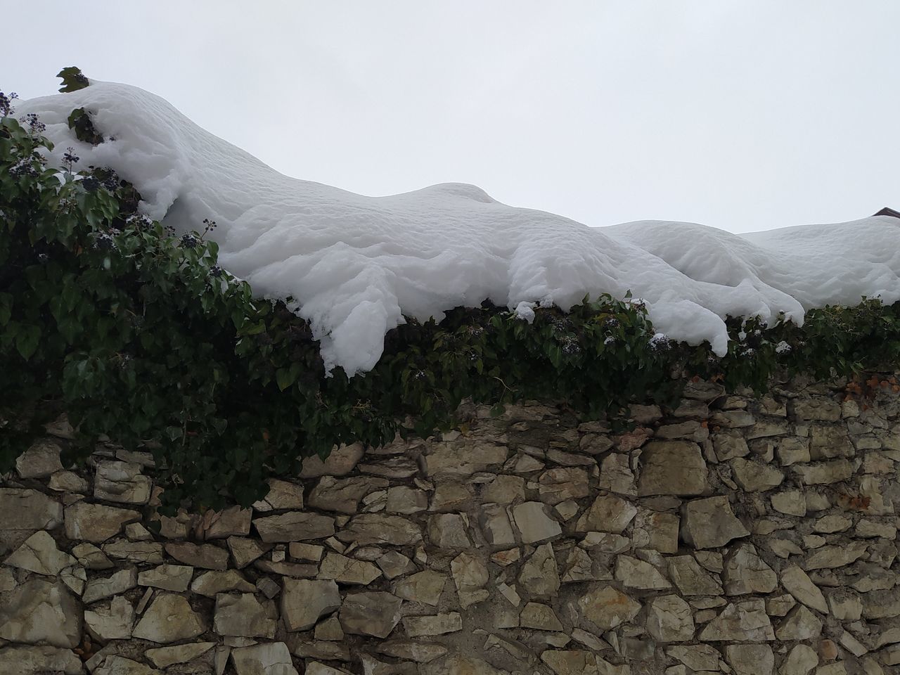 SCENIC VIEW OF MOUNTAIN AGAINST SKY