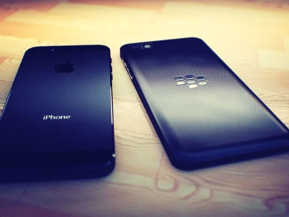 BB Z10 vs iphone 5s