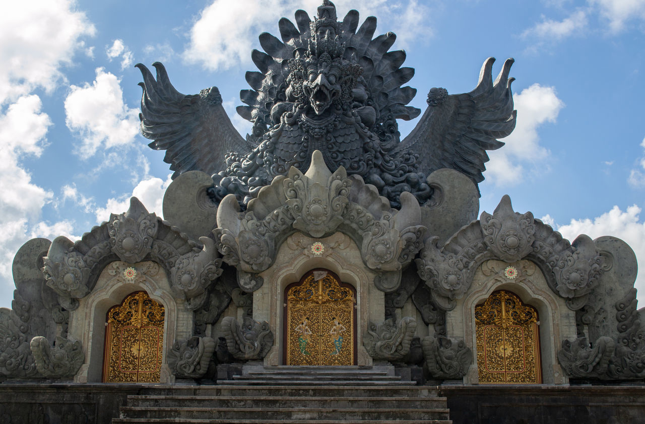 LOW ANGLE VIEW OF SCULPTURE AGAINST SKY