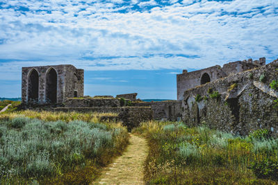 Old ruin building against sky