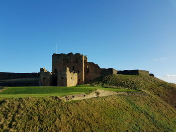 Ruins of fort against clear blue sky