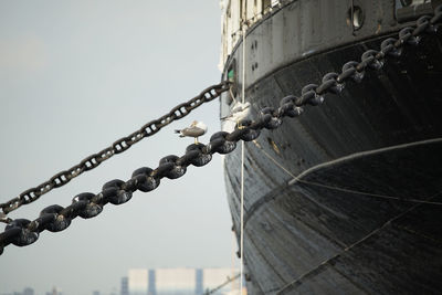Mooring chains for ships