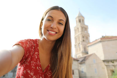 Portrait of a smiling young woman