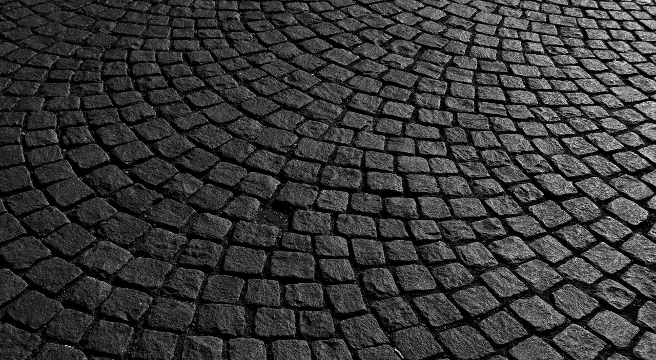 FULL FRAME OF COBBLESTONE STREET