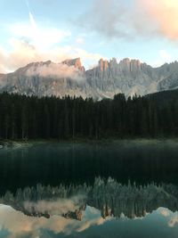 Panoramic view of lake and mountains against sky