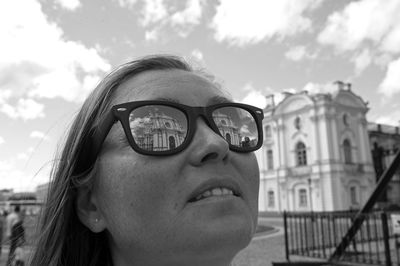 Portrait of man wearing sunglasses against sky