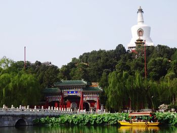 The white pagoda on qionghua island in beihai park against sky