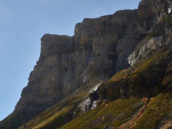 Views on the autumn hiking route in the ordesa valley, aragonese pyrenees, spain