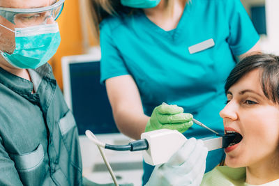 Dental expertise examining patient