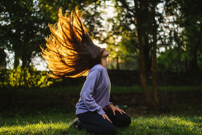 Full length of woman sitting on field