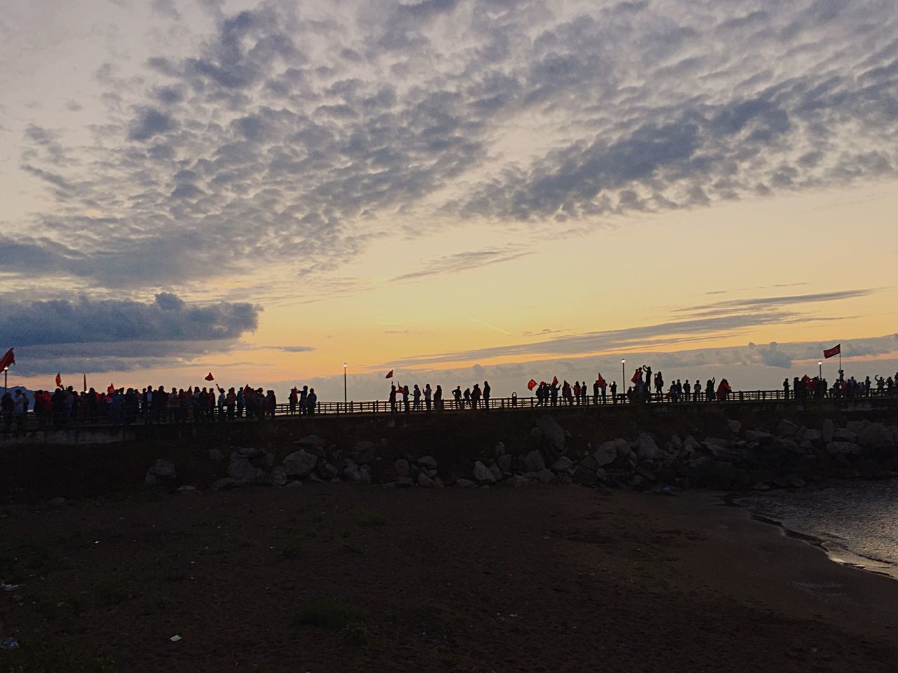 beach, sea, sky, sunset, tranquil scene, scenics, water, tranquility, sand, beauty in nature, shore, horizon over water, cloud - sky, nature, silhouette, idyllic, incidental people, vacations, large group of people