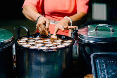 Midsection of man preparing food on table