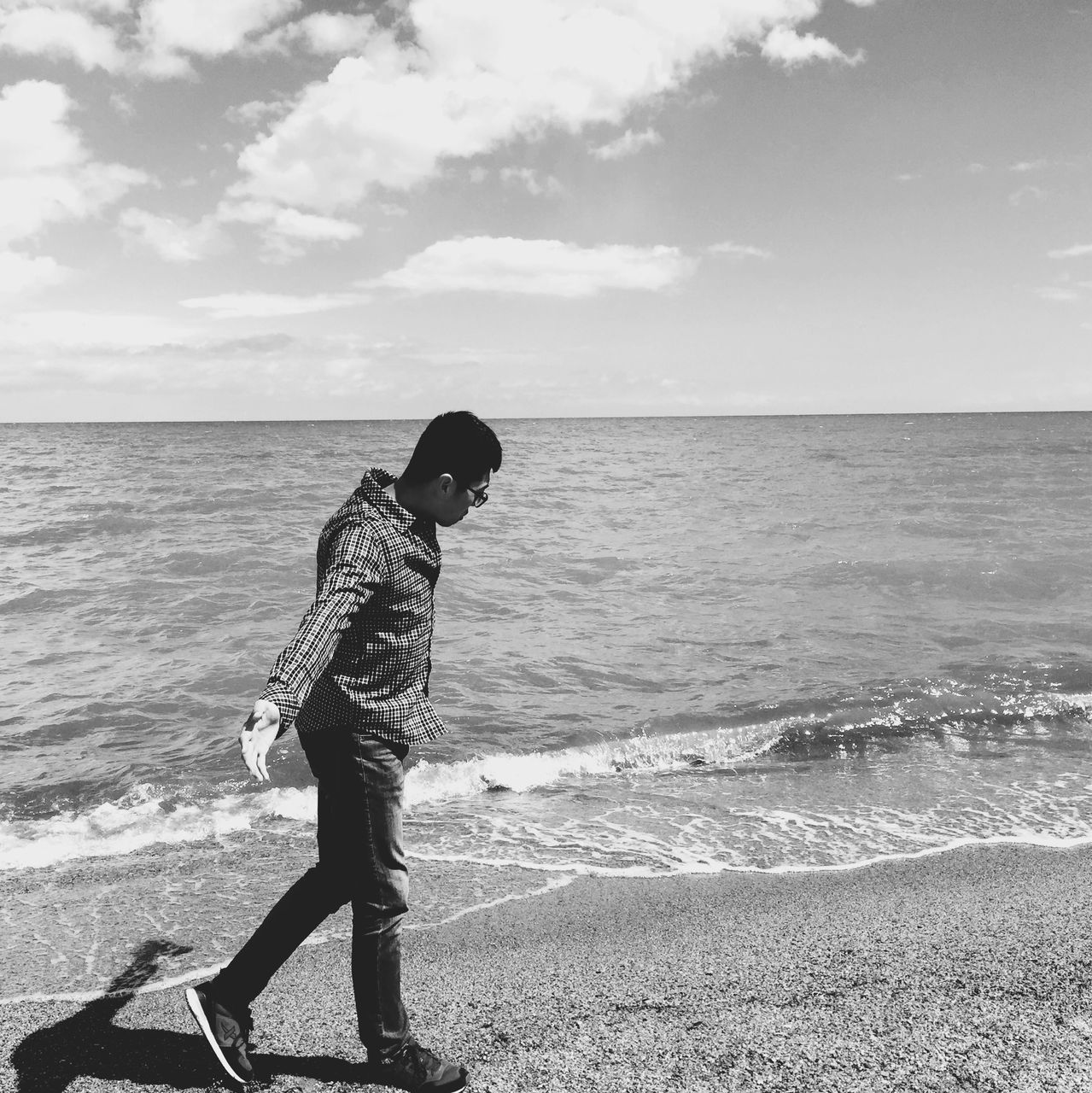 sea, horizon over water, water, beach, sky, rear view, full length, shore, standing, lifestyles, leisure activity, tranquil scene, tranquility, scenics, beauty in nature, nature, cloud - sky, idyllic