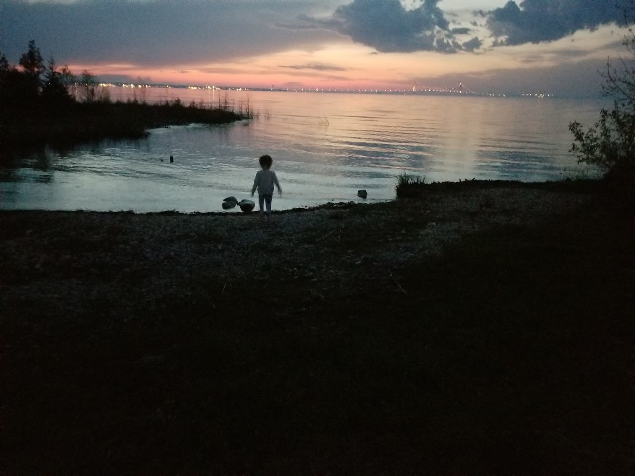 SILHOUETTE MAN STANDING AT BEACH AGAINST SKY DURING SUNSET