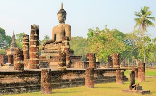 Statue of temple against sky