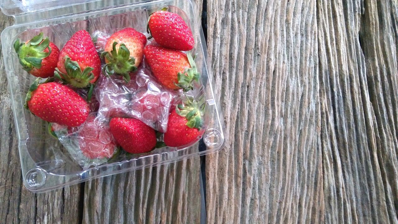 CLOSE-UP OF STRAWBERRIES ON TABLE