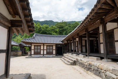 House of choi champan is literature folk village in handong south korea