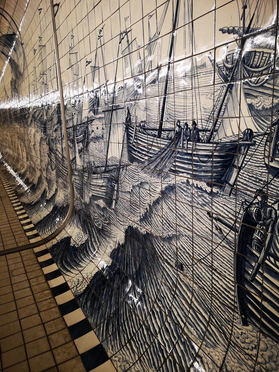 CLOSE-UP OF ROPE TIED TO METAL FENCE AGAINST WALL