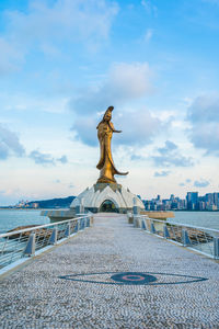 Statue of historic building against cloudy sky