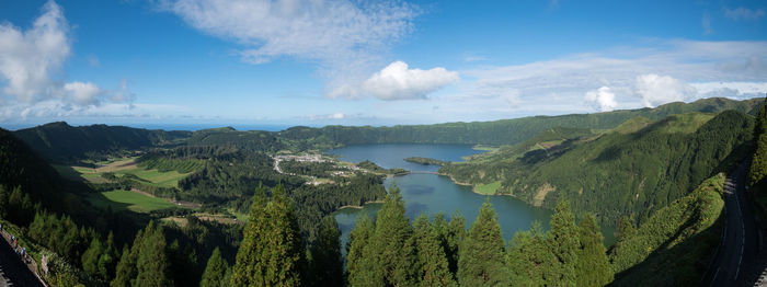 Panoramic view of lake and mountains against sky