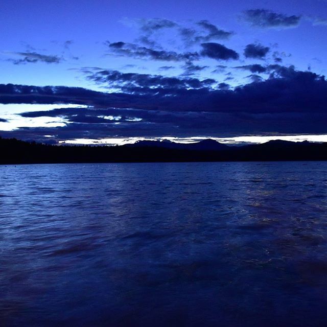 water, tranquil scene, scenics, tranquility, sky, beauty in nature, blue, waterfront, lake, nature, sea, mountain, cloud - sky, rippled, idyllic, cloud, reflection, dusk, calm, outdoors