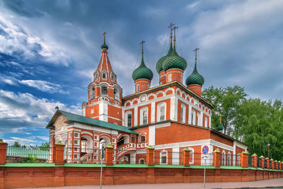 Church of michael the archangel in the historical center of yaroslavl, russia