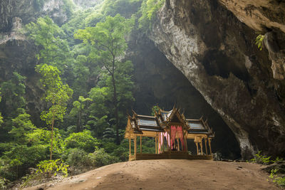 Walkway by building against mountain