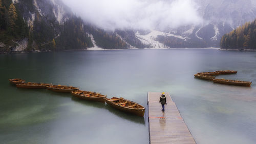 Panoramic view of lake against mountains